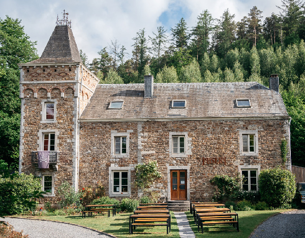 Le manoir de Misery Beer Co. à Harzé